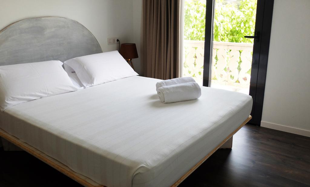 Hostal Bon Sol Sant Ferran de Ses Roques Exterior photo